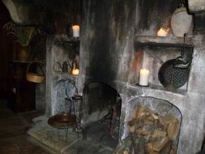 Old fireplace in the "tavern" where one finds Abruzzese cuisine. 
