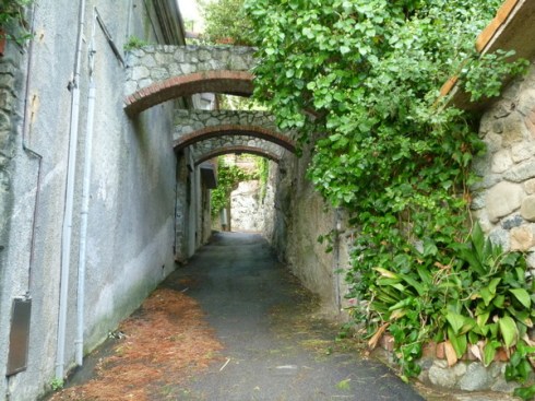 The path begins climbing gently from Monterosso al Mare, but the climbing continues for 2 km. 