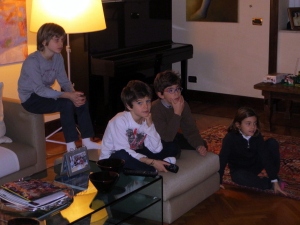 I ragazzi doing what kids usually do after dinner.