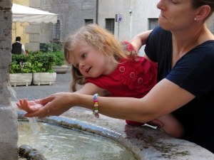 Elisabetta loved touching the water of the many fountains. Here Mamma Susan indulges.