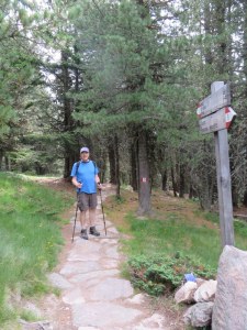 Ric on the trail Monday, walking down from Rasciesa, a quad-straining descent of 863 meters/2827 feet. 