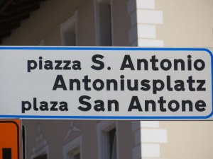 Sign in the piazza: Italian, German and Ladin names for the same piazza in Ortisei.