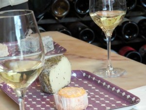 In Paris we did a wine and cheese tasting, un assaggio.