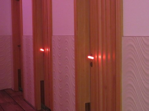 Red handles indicate occupied.