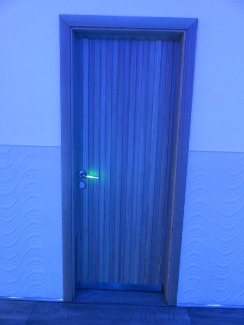 Green handles indicate available.