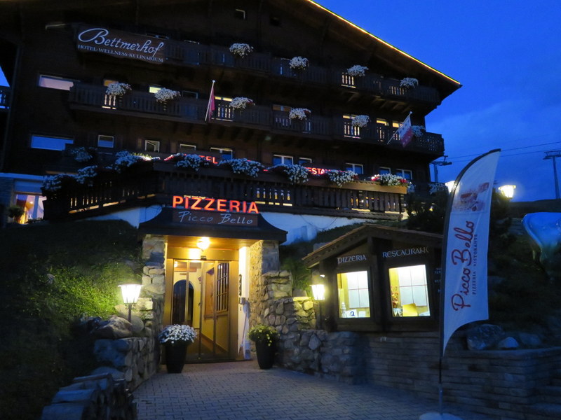 Building with pizzeria